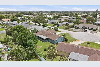 7402 13th Avenue W, Bradenton, FL 34209 - Photo 5