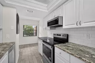 204 3rd St W, Bradenton, FL 34205 - Photo 9