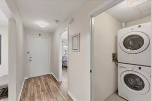 5264 Lake Village Dr, Sarasota, FL 34235 - Photo 19