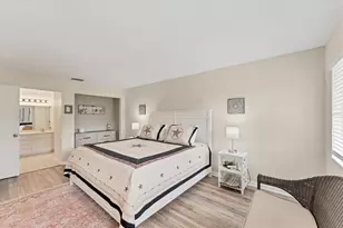 5264 Lake Village Dr, Sarasota, FL 34235 - Photo 13