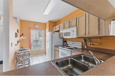 5052 Misty Canal Pl, Bradenton, FL 34203 - Photo 9