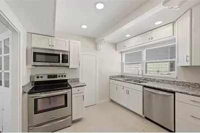 10 Plaza Street E, Bradenton, FL 34208 - Photo 13
