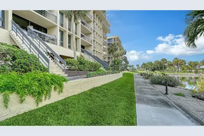 1095 Gulf Of Mexico Drive #104, Longboat Key, FL 34228 - Photo 11