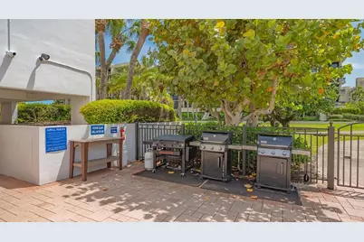 1095 Gulf Of Mexico Drive #104, Longboat Key, FL 34228 - Photo 35