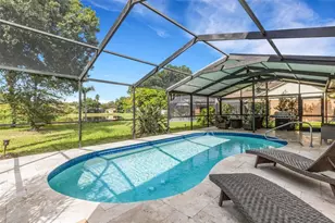 3476 Shady Brook Ln, Sarasota, FL 34243 - Photo 3