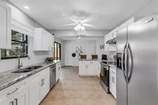 3476 Shady Brook Ln, Sarasota, FL 34243 - Photo 15