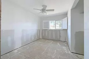 2010 Bayou Grande Blvd NE, Saint Petersburg, FL 33703 - Photo 9