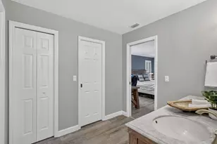 4395 Oak View Dr, Sarasota, FL 34232 - Photo 15
