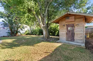2530 Loma Linda St, Sarasota, FL 34239 - Photo 9