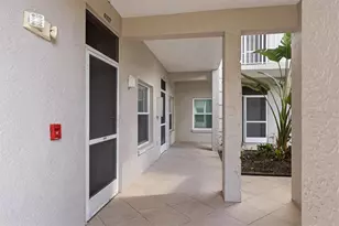 9610 Club S Cir, Sarasota, FL 34238 - Photo 3