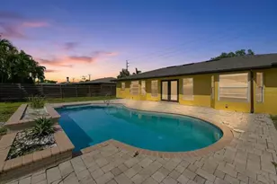 1304 71st St NW, Bradenton, FL 34209 - Photo 3