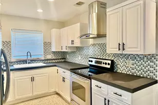 2941 Poplar St, Sarasota, FL 34237 - Photo 7