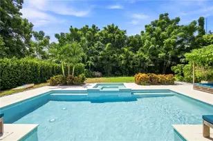 2410 Siesta Dr, Sarasota, FL 34239 - Photo 33