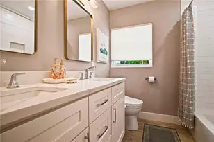2410 Siesta Dr, Sarasota, FL 34239 - Photo 23