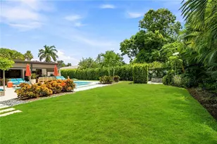 2410 Siesta Dr, Sarasota, FL 34239 - Photo 37