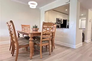 7173 W Country Club Dr N, Sarasota, FL 34243 - Photo 11