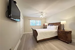 7173 W Country Club Dr N, Sarasota, FL 34243 - Photo 21