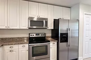 7173 W Country Club Dr N, Sarasota, FL 34243 - Photo 7