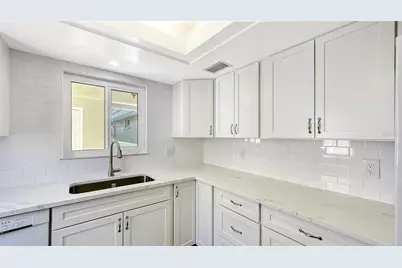 5911 Tidewood Avenue #3, Sarasota, FL 34231 - Photo 9