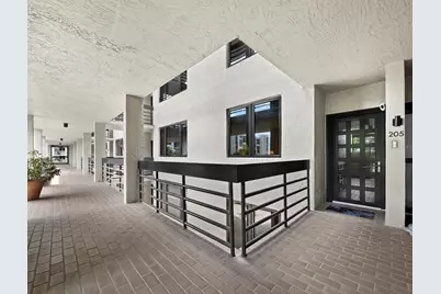 1075 Gulf Of Mexico Drive #205, Longboat Key, FL 34228 - Photo 31
