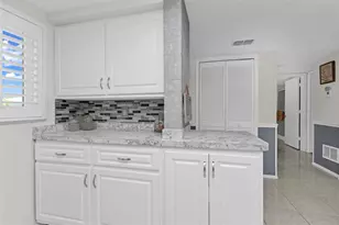 12274 SW Egret Cir, Lake Suzy, FL 34269 - Photo 11