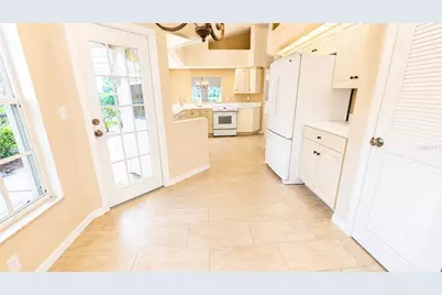 4096 Lyndhurst Court, Sarasota, FL 34235 - Photo 5