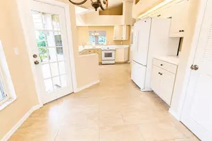 4096 Lyndhurst Ct, Sarasota, FL 34235 - Photo 5