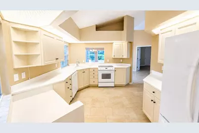 4096 Lyndhurst Court, Sarasota, FL 34235 - Photo 3
