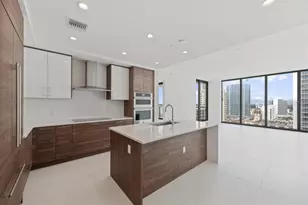 330 1st St S, Saint Petersburg, FL 33701 - Photo 3