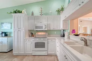 9630 Club S Cir, Sarasota, FL 34238 - Photo 3