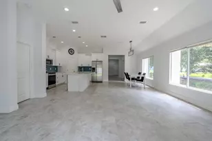 5114 Chilkoot St, Tampa, FL 33617 - Photo 5