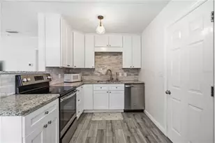 2924 Hillview St, Sarasota, FL 34239 - Photo 9
