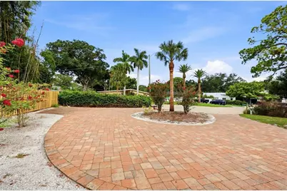 2151 Euclid Terrace, Sarasota, FL 34239 - Photo 3