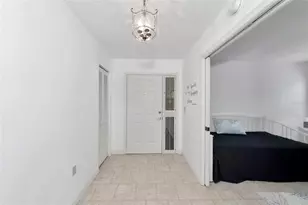 1249 Edgewater Cir, Bradenton, FL 34209 - Photo 9