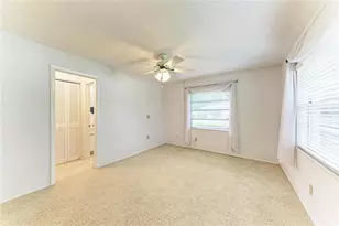 7008 W Country Club Dr N, Sarasota, FL 34243 - Photo 33