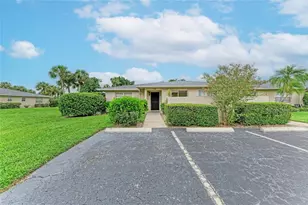 7008 W Country Club Dr N, Sarasota, FL 34243 - Photo 7