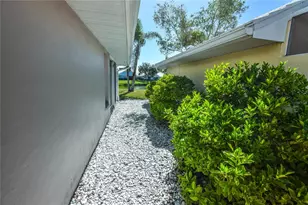 827 Harrington Lake Ln, Venice, FL 34293 - Photo 25