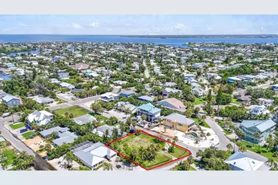 302 73rd Street, Holmes Beach, FL 34217 - Photo 5