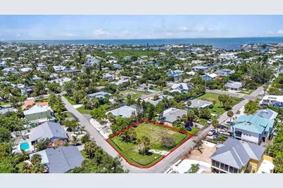 302 73rd Street, Holmes Beach, FL 34217 - Photo 3