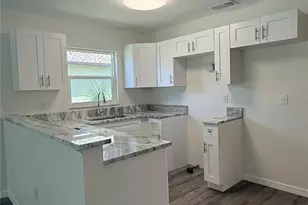 1013 6th St E, Bradenton, FL 34208 - Photo 7