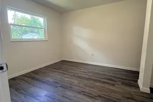 1013 6th St E, Bradenton, FL 34208 - Photo 11
