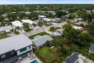 2126 Hyde Park St, Sarasota, FL 34239 - Photo 3