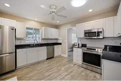 2126 Hyde Park Street, Sarasota, FL 34239 - Photo 15