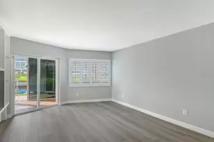 1300 N Portofino Dr, Sarasota, FL 34242 - Photo 17