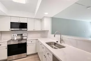 1300 N Portofino Dr, Sarasota, FL 34242 - Photo 11
