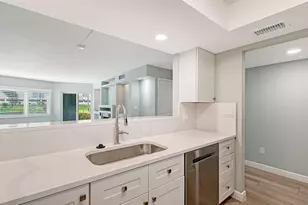 1300 N Portofino Dr, Sarasota, FL 34242 - Photo 15