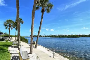 1300 N Portofino Dr, Sarasota, FL 34242 - Photo 35