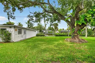 341 Shore Dr, Ellenton, FL 34222 - Photo 11