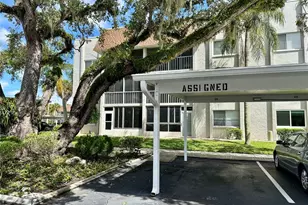1330 Glen Oaks Dr E, Sarasota, FL 34232 - Photo 3