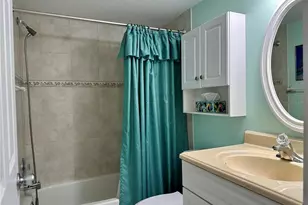 1330 Glen Oaks Dr E, Sarasota, FL 34232 - Photo 19